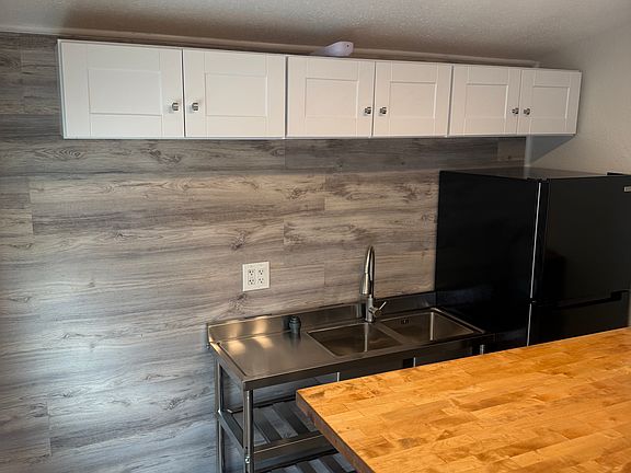 5th image of 1360 C St