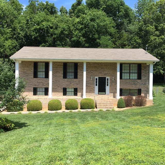 1st image of 151 N Brook Dr NE