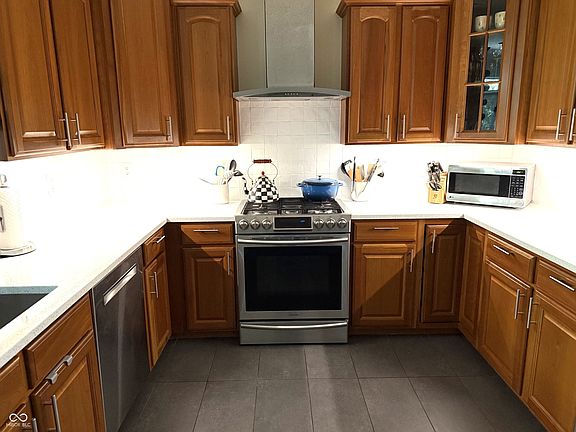 5th image of 498 White Oak Ln