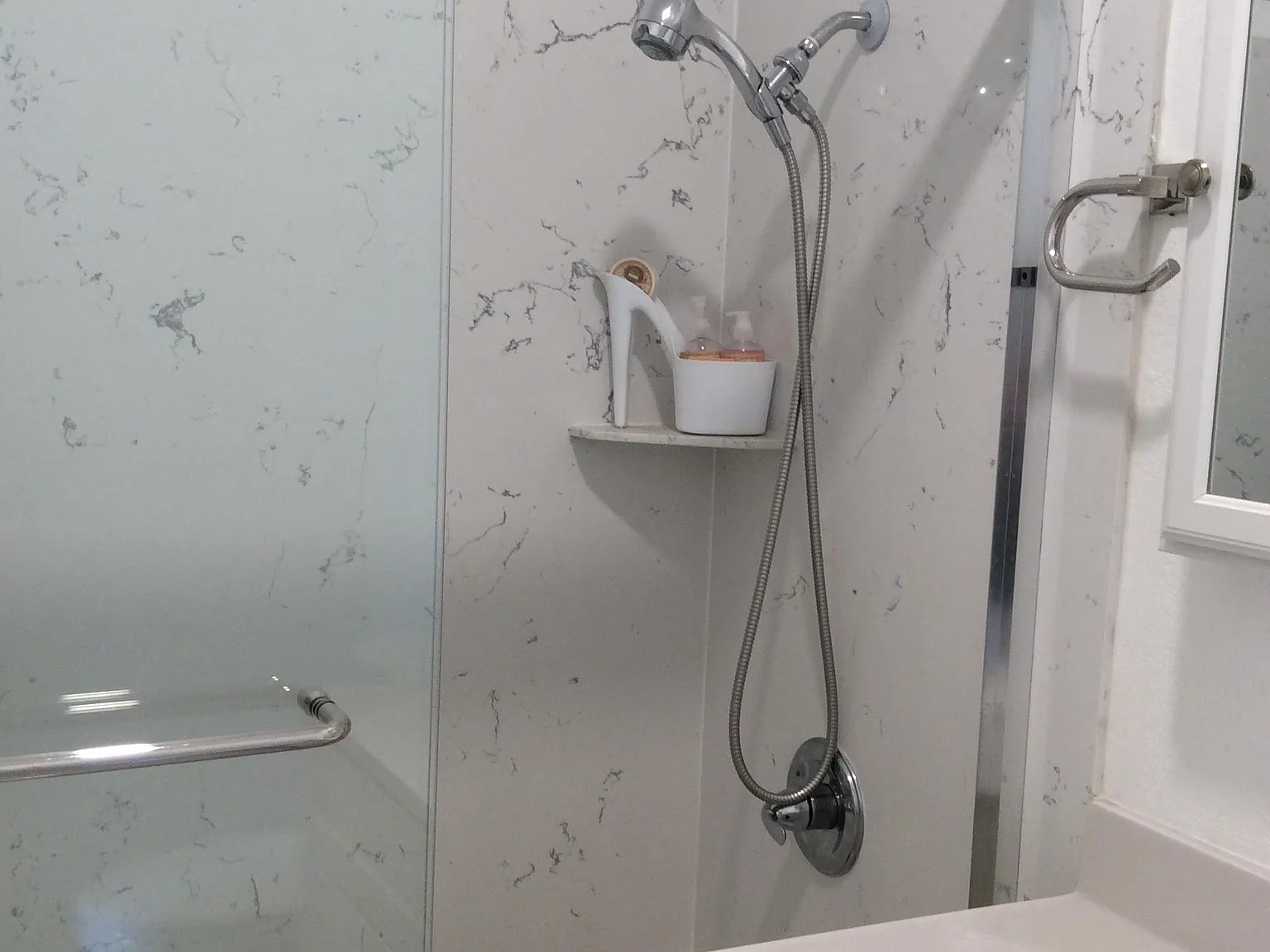 2 bed, 650 sqft, $2,100 — Photo 3
