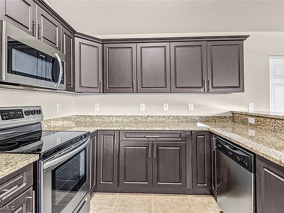 3rd image of 1407 Mohawk Parkway Cpe