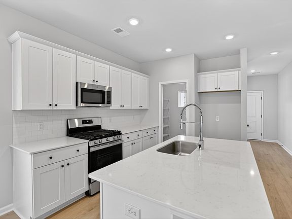 5th image of 1039 Adirondack Dr