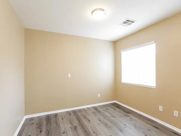 16224 W Pioneer St — Photo 13