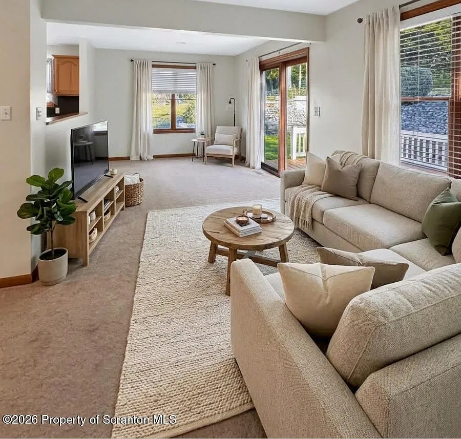 3 bed, 2.5 bath, 1488 sqft, $2,200 — Photo 2