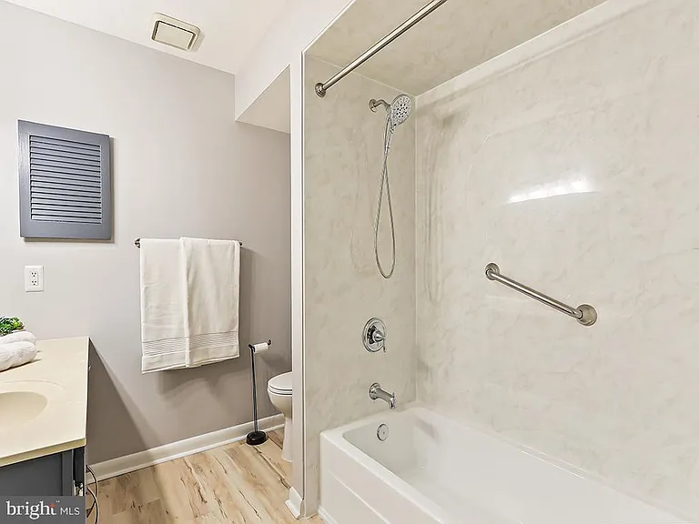 303 Trinity Ct #11 — Photo 23