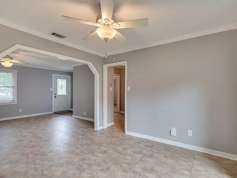 319 Tanglewood Rd — Photo 8
