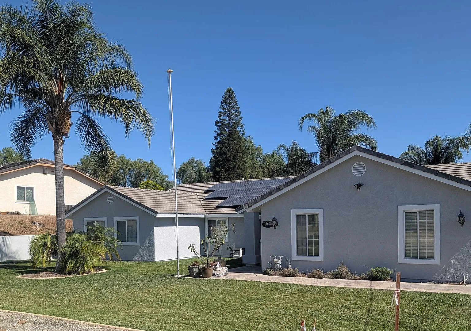 Beautiful 3-Bedroom Home with Pool! — Photo 2