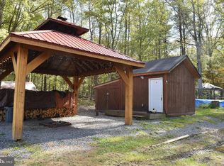 499 Oliver Ln, Great Cacapon, WV 25422