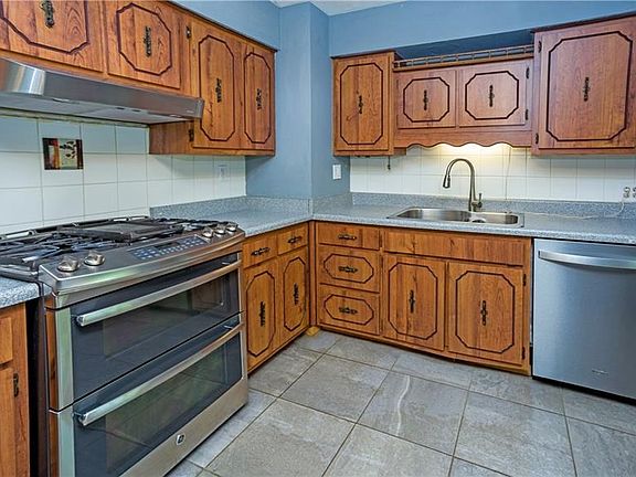 3rd image of 1114 Williams Dr