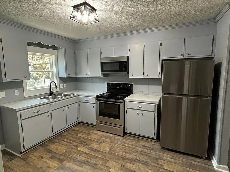 111 Margaret St — Photo 2