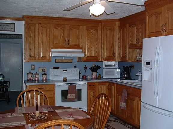 3rd image of 4910 Rosewell Dr