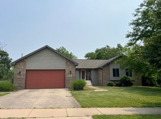 310 Massasoit St, Minooka, IL 60447