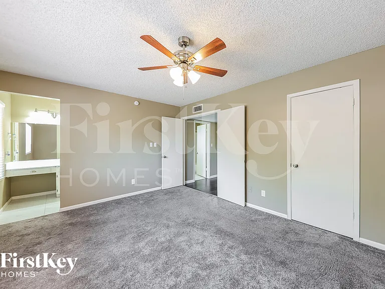 2915 W Danbury Dr — Photo 9
