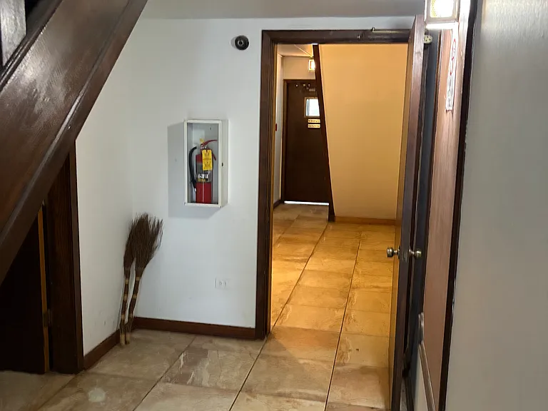 1370 E Washington St #3NE — Photo 25