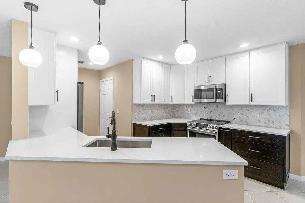 4 bed, 3.0 bath, 2472 sqft, $4,950 — Photo 3