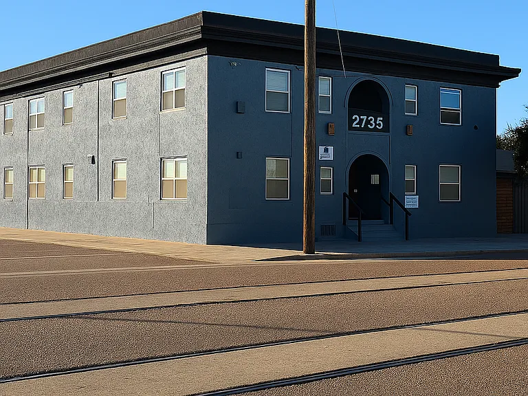 Commercial Suites — Photo 14
