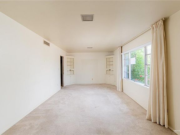3rd image of 1209 W Esperanza Ave