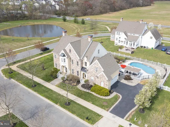 412 Spring Hollow Dr, Middletown, DE 19709