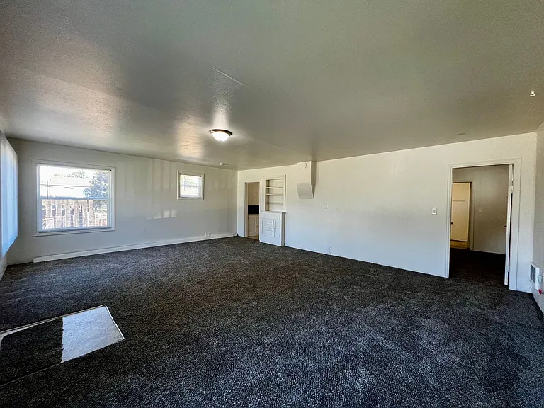 803 S 14th Ave — Photo 3