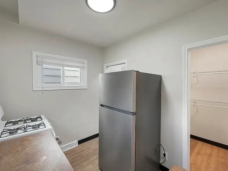 135 N McKenzie Ave — Photo 9
