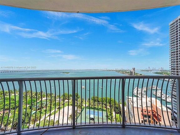 5th image of 1750 N Bayshore Dr APT 2101