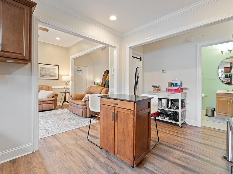 407 E Lenoir St — Photo 6