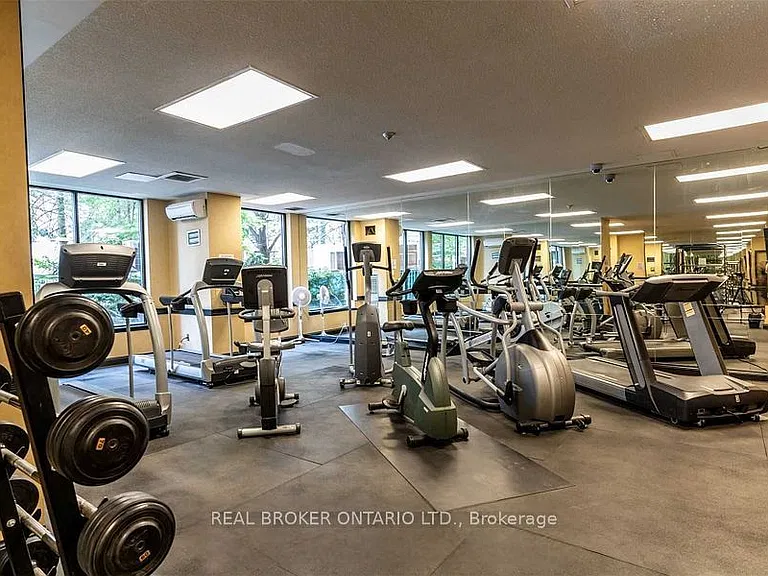633 Bay St #2021 — Photo 21