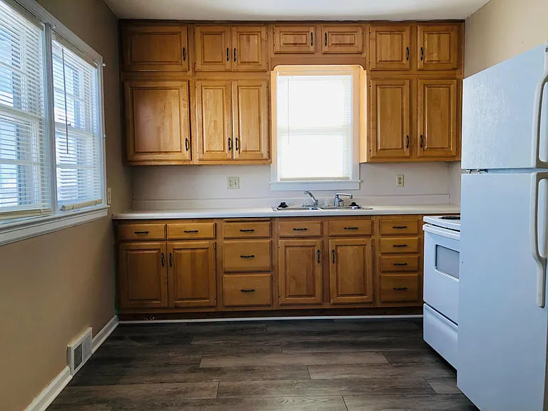 306 Commercial St — Photo 13