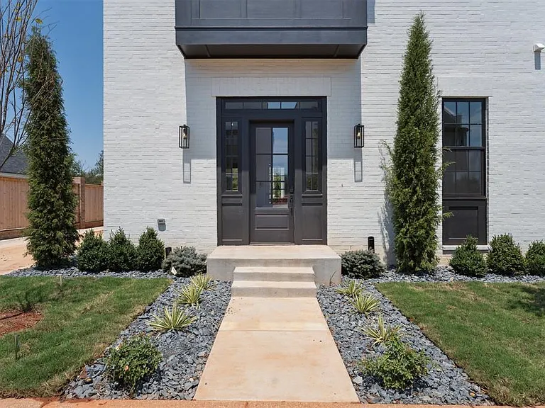 18817 Selah Way — Photo 3