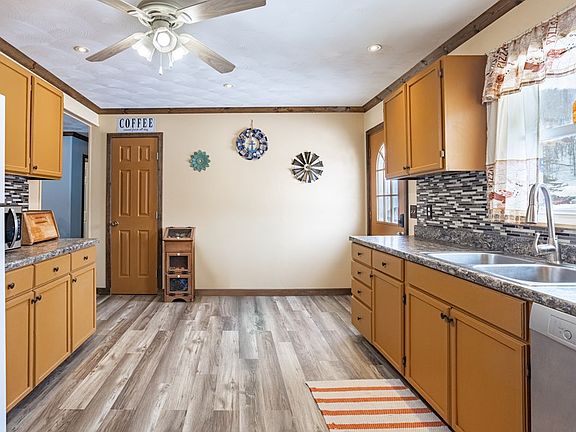 4th image of 740 White Rd