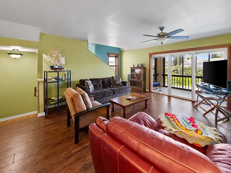 114 E Dolphin St #A — Photo 8