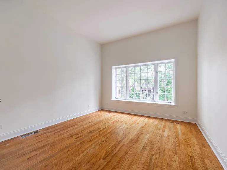 3109 N Harding Ave #1 — Photo 4