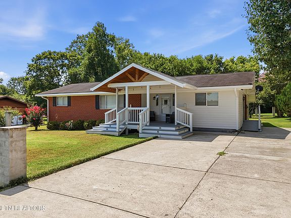 3rd image of 204 Meadowbrook Dr SE