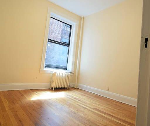 2nd image of 340 E 5th St APT D2