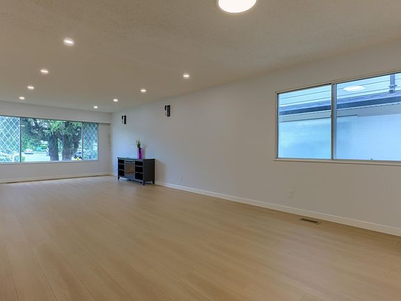 4th image of 3492 E 49th Ave