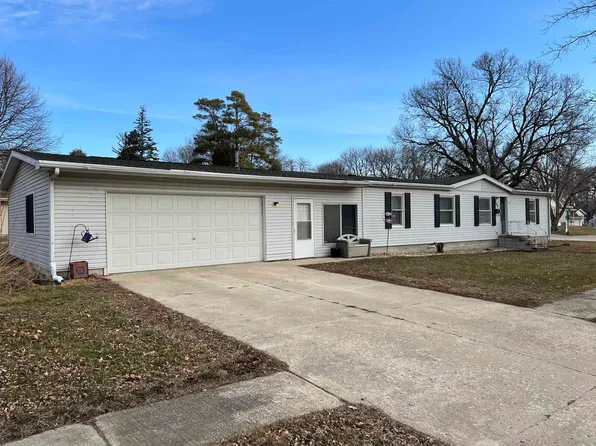 806 13th St, Spirit Lake, IA 51360