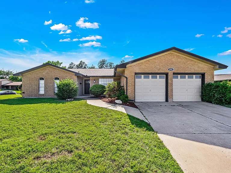 6943 NW Eisenhower Dr — Photo 1