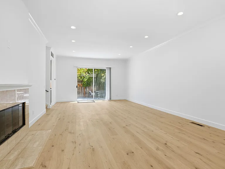 1104 Lautrec Ter — Photo 44