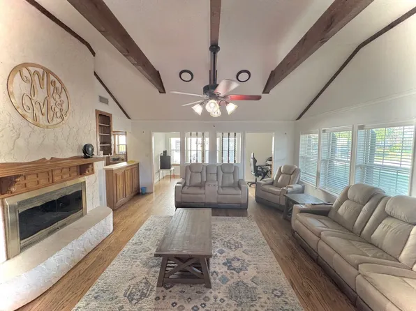 1109 Simpson Ter, Bedford, TX 76021