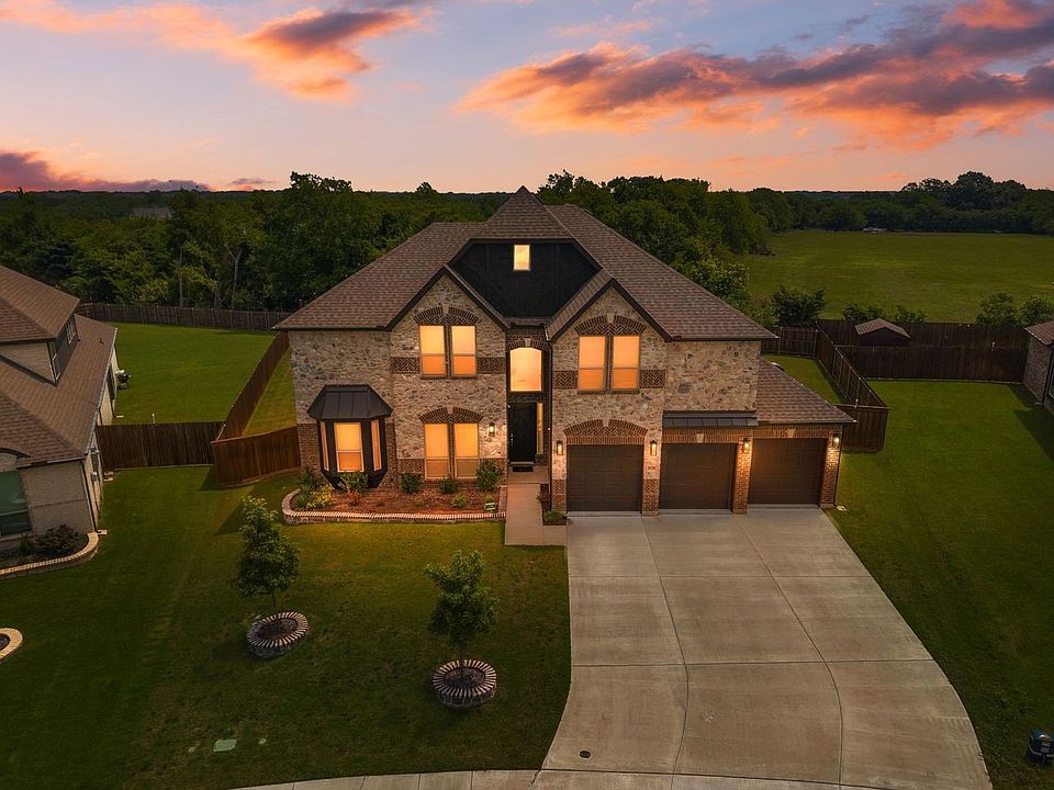 1st image of 1938 Silver Creek Ln
