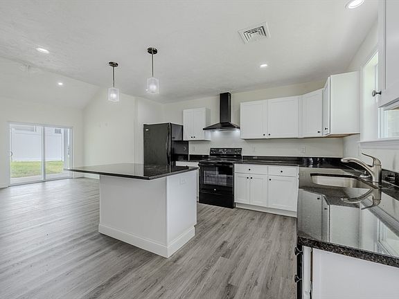 4th image of 109 Navy Yard Rd