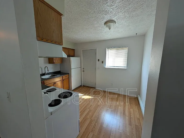 719 Peachtree Pl — Photo 8