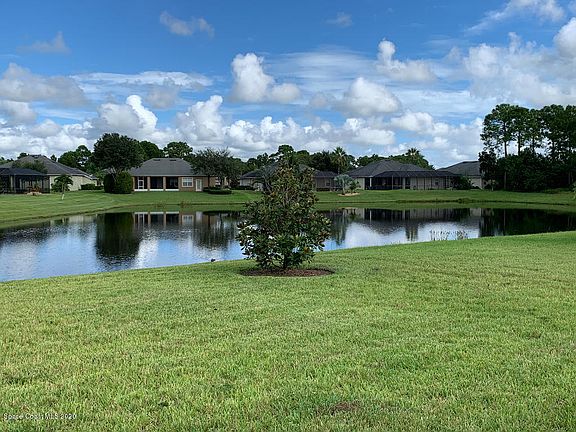 3rd image of 646 Easton Forest Cir SE