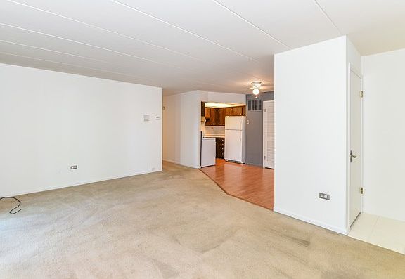 3rd image of 10810 Kilpatrick Ave APT 1NW