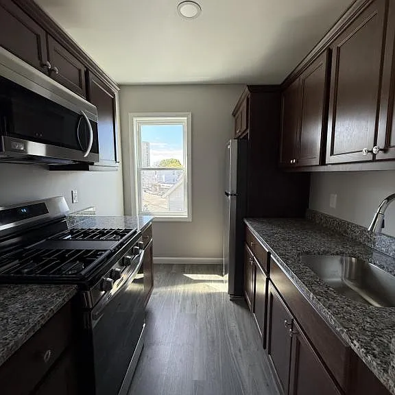 133 Bogle St — Photo 3