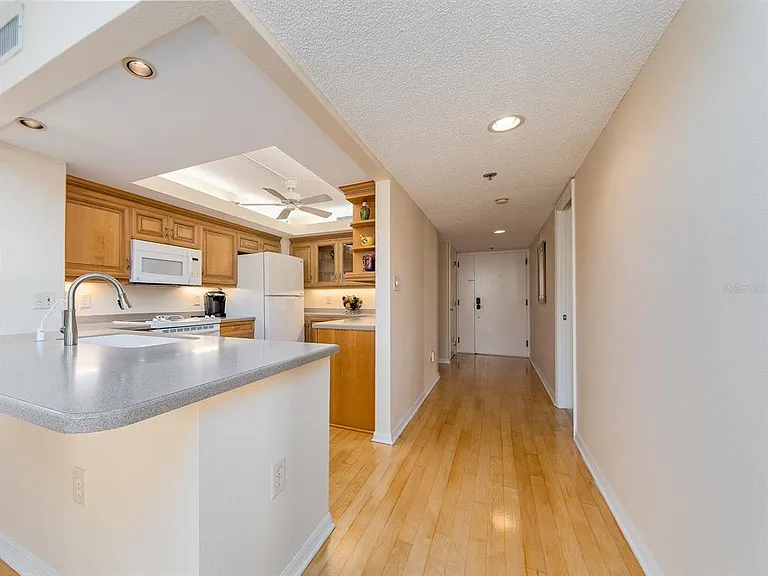 690 Island Way #404 — Photo 3