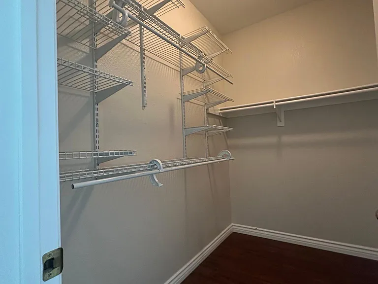 1554 Hastings Way — Photo 3