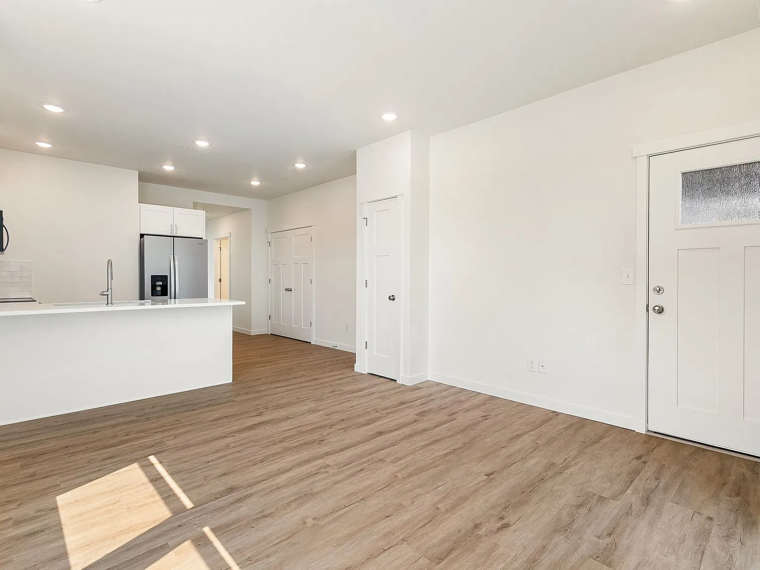 Modern Living In The Heart Of Lynden One Month Free! — Photo 3