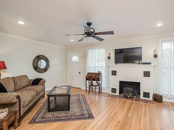 3rd image of 322 W Morse St