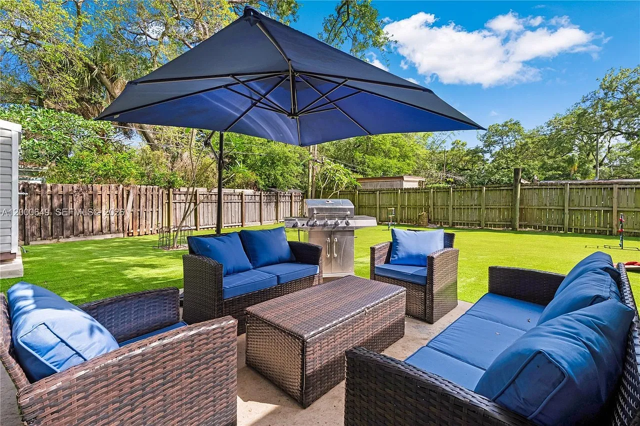 3 bed, 1310 sqft, $3,800 — Photo 2